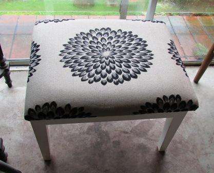 Retro white stool. Approx. 58 x 47 x 42cm