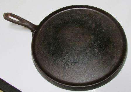 Retro cast iron pan. Approx. 38cml x 28d