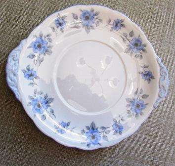 Royal Standard fine bone china cake plate.Made in England. Approx. 26cml