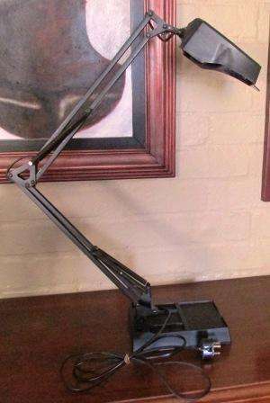 Angle poise lampwith a magnifying window.Ideal for ladys who do crafting