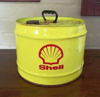 Retro 'Shell' 10L oil can. Approx. 30cmd x 22h. empty