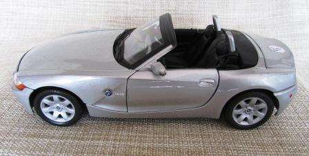 Motor Max '2003 BMW Z4 ROADSTER' die cast collection 1 / 18 scale. Vintage - Boxed