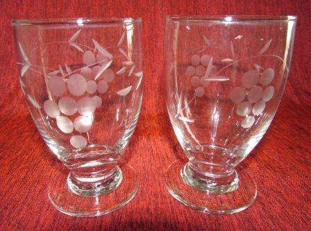 Retro "Grape" design stemmed glasses x 2