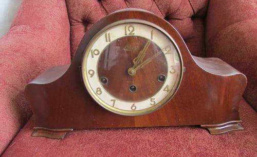 Mantle Clock. Untested. Beautiful sounding chimes. Approxiamtely 38 x 12 x 22 cmx