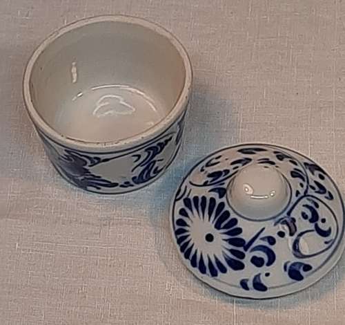 Blue and white lidded Trinket / Pill box Approximately H 6 x D 5.5