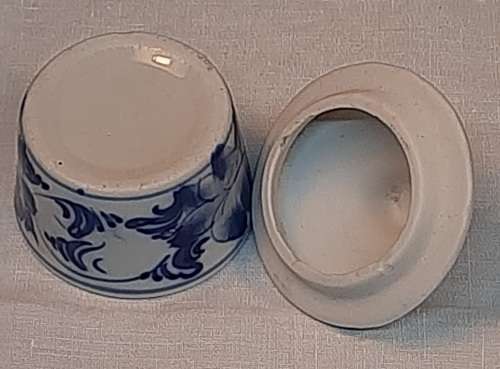 Blue and white lidded Trinket / Pill box Approximately H 6 x D 5.5