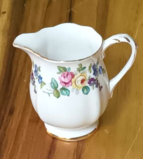 Royal Standard Fine Bone China JUG England Vintage app. L 9 x W 6 x H 8 cms