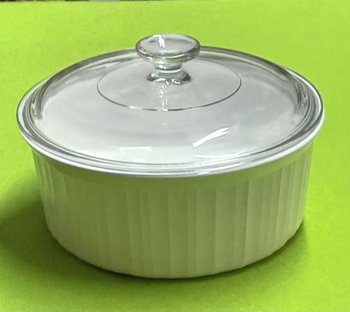 Corningware `French White` lidded F-1-B 2.5 liter USA app. D22 X H13 high