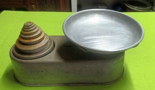 `Harper` kitchen Scale with weights circa 1 950`s  metal balance scale with 6 x weights