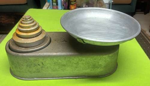 `Harper` kitchen Scale with weights circa 1 950`s  metal balance scale with 6 x weights