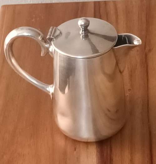 EPNS `GLADWIN LTD` Sheffield 1 PINT HW23586 1/2 B C10 Lidded Jug England app. L15 x H15 cms 1920`s