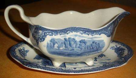 'Old Britain Castles' Sauce or Gravy boat / milk jug with tray