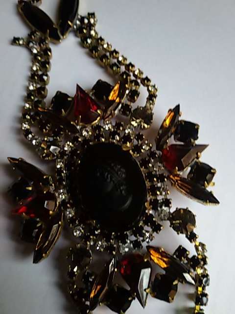 FANTASTIC VINTAGE BIJOUX CAMEO NECKLACE