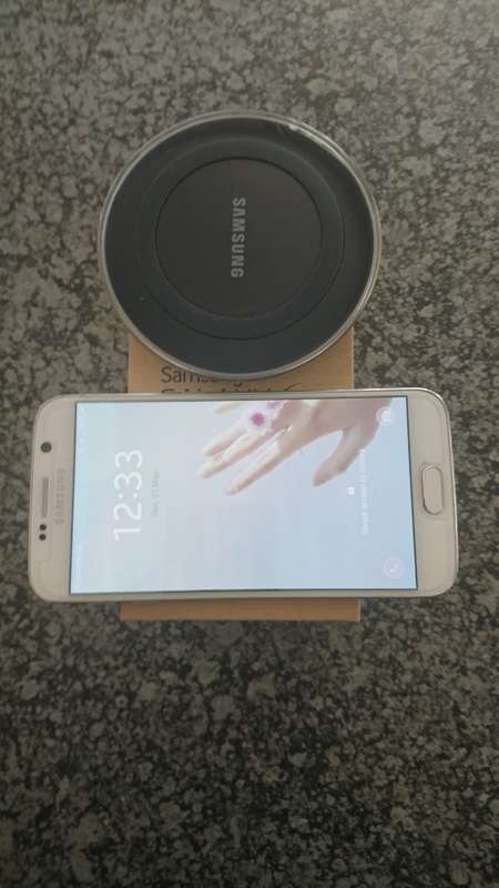 Samsung Galaxy S6 White 32GB + Wireless Charger + Cover + Screen protector