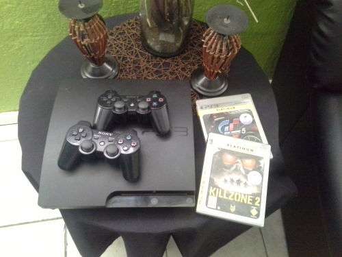 PS3 320gb Two remotes 2 games
