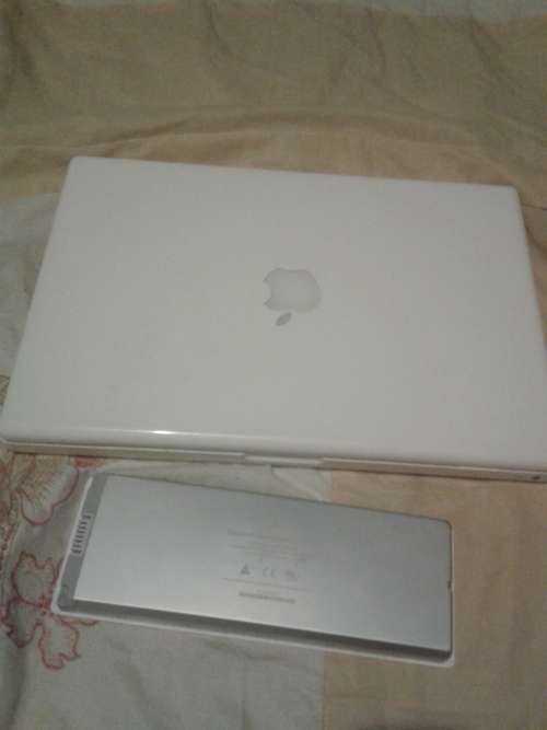 Macbook a1181 cpu 1.83ghz 1g ram, 60g hard drive.