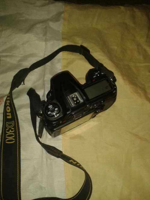 NIKON-D300-12-3MP- 3" Screen-Digital-SLR-Camera-BODY-w-Accessories