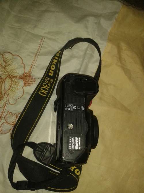 NIKON-D300-12-3MP- 3" Screen-Digital-SLR-Camera-BODY-w-Accessories