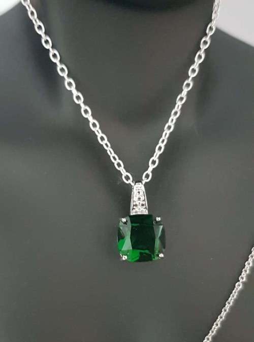 Eve Lurent Green Crystal Sapphire Pendant Chain