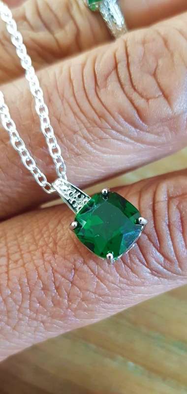 Eve Lurent Green Crystal Sapphire Pendant Chain