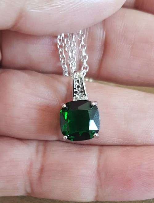 Eve Lurent Green Crystal Sapphire Pendant Chain