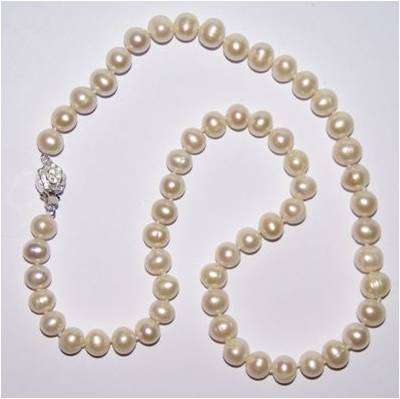 Pearl necklace with .925 silver flower clasp