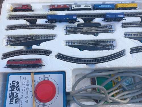 MARKLIN Z MINI CLUB SET AND BUILDINGS