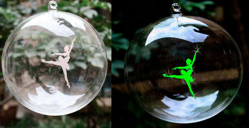 Glass bauble - glow in the dark