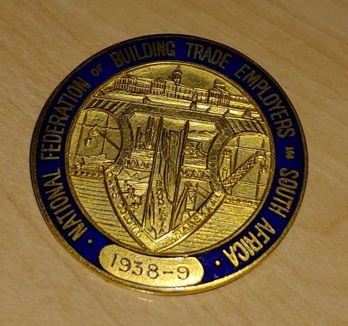 9 Carat gold badge