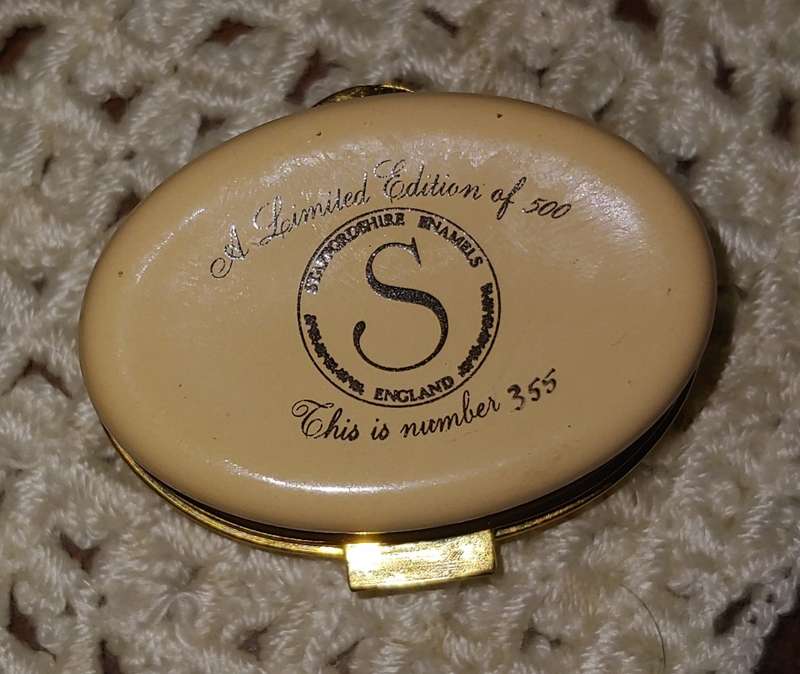 LADY DIANA AND PRINCE CHARLES WEDDING PILL BOX