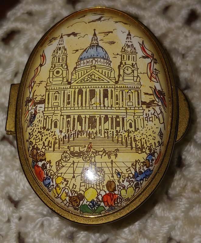 LADY DIANA AND PRINCE CHARLES WEDDING PILL BOX