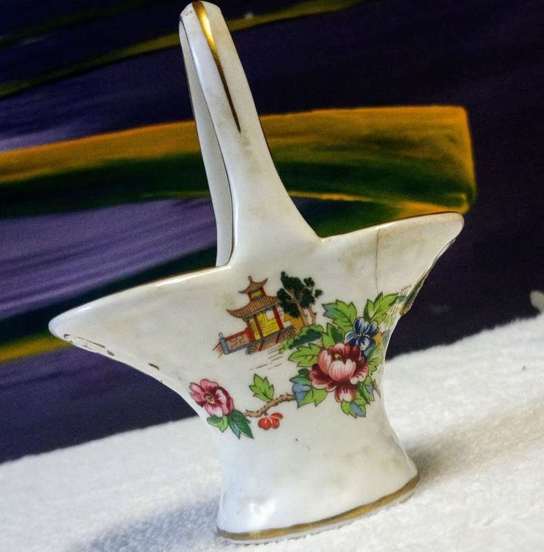 ANTIQUE COLLECTABLE CROWN STAFFORDSHIRE CHELSEA MANOR FLOWERS FRUIT BASKET RARE MINI BASKET.