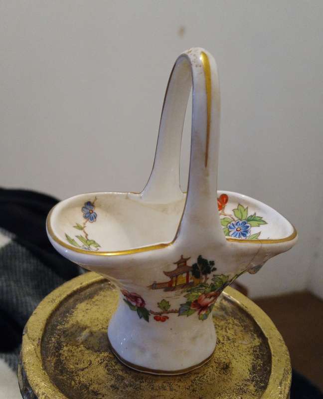 ANTIQUE COLLECTABLE CROWN STAFFORDSHIRE CHELSEA MANOR FLOWERS FRUIT BASKET RARE MINI BASKET.