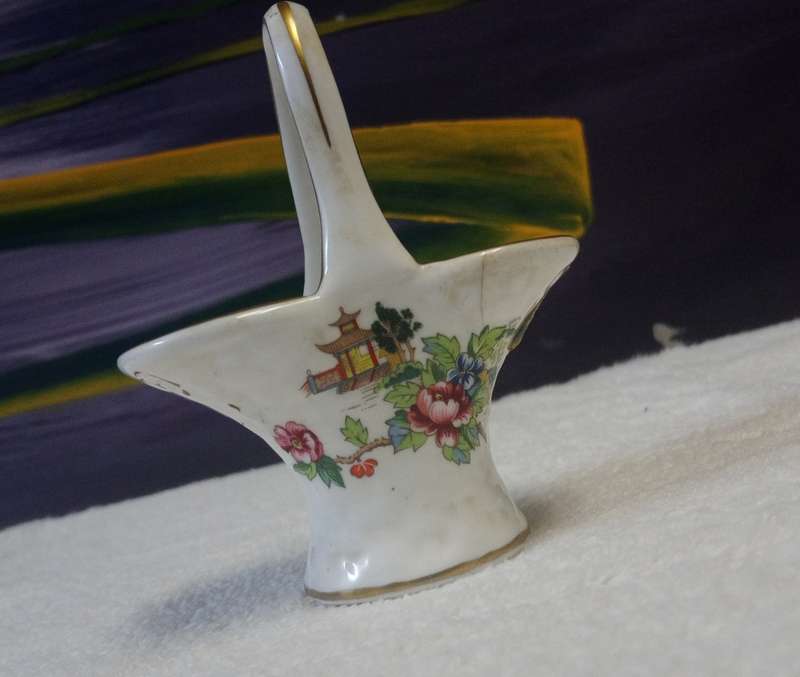 ANTIQUE COLLECTABLE CROWN STAFFORDSHIRE CHELSEA MANOR FLOWERS FRUIT BASKET RARE MINI BASKET.