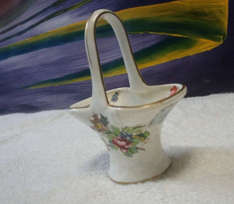 ANTIQUE COLLECTABLE CROWN STAFFORDSHIRE CHELSEA MANOR FLOWERS FRUIT BASKET RARE MINI BASKET.