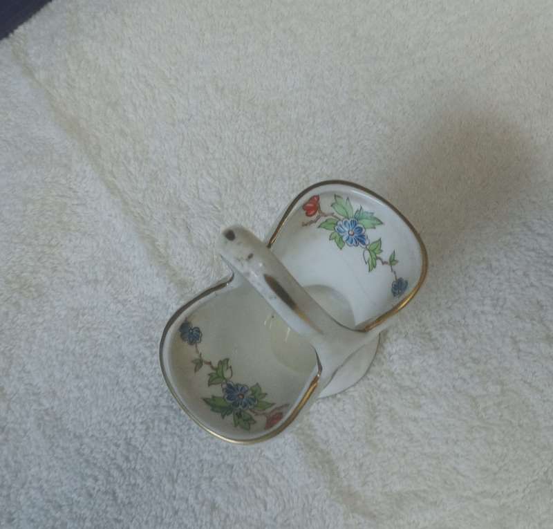 ANTIQUE COLLECTABLE CROWN STAFFORDSHIRE CHELSEA MANOR FLOWERS FRUIT BASKET RARE MINI BASKET.