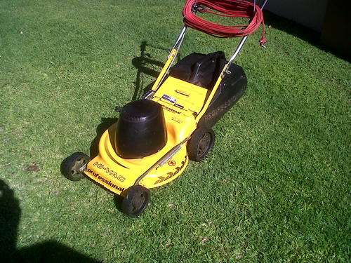 Professional 2200Watt - Hi-Vac Electric Lawnmower + Extras!
