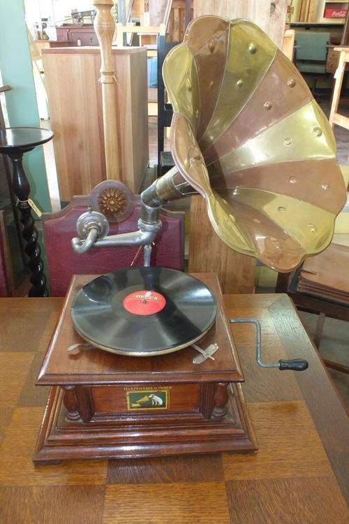 Lovely  Antique 'His Maters Voice' Gramaphone Player with extras. In working condition