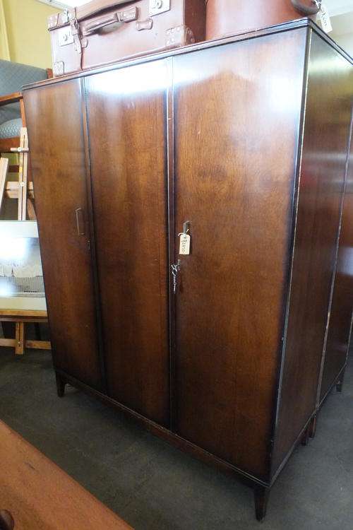 Beautiful 3 Door Mens Wardrope