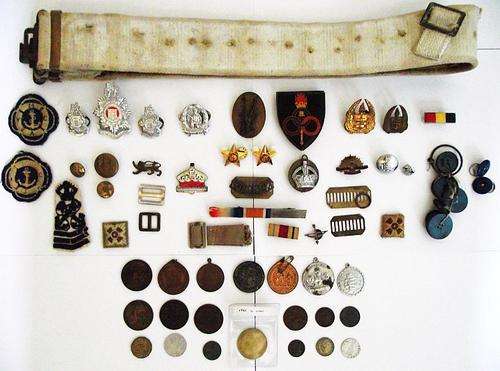 MIXED LOT OF SOUTH AFRICAN ARMY BADGES,BOP,VICTORIAN BUTTONS,COINS,NAVY,FLASH,PIPS etc LOW START R 1