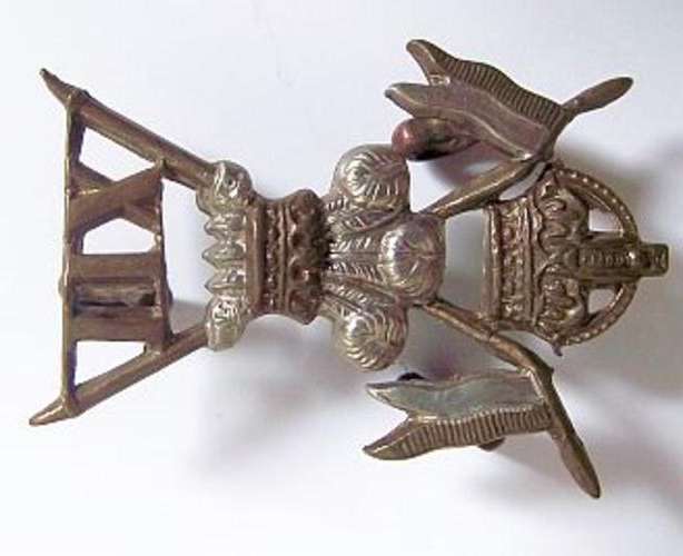 BRITISH 12th LANCERS Bi-METAL COLLAR BADGE