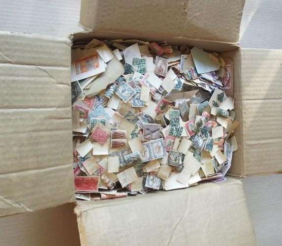 WORLD LOT of +/- 1KG STAMPS in BOX incl KGV, KGVI & QEII -Union SA, Rhodesia, Nyasaland, G.B - etc
