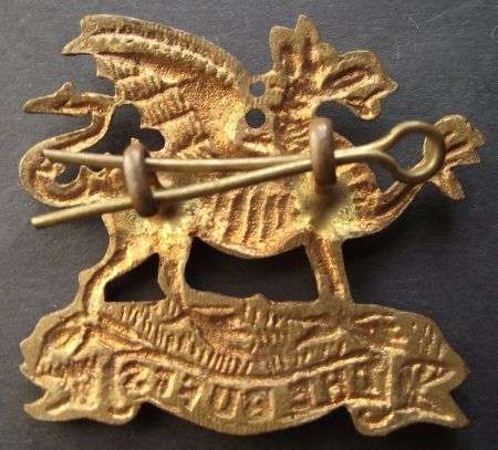 BRITISH THE EAST KENT REGIMENT (THE BUFFS) METAL CAP BADGE