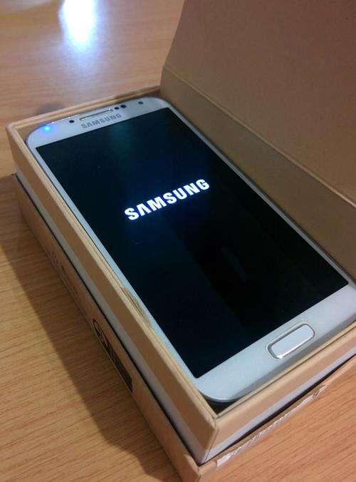 Samsung S4 32GB  With Accessories For Sale