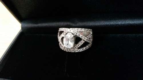 VINTAGE SOLID STERLING SILVER RING SET WITH BEAUTIFUL GEMS