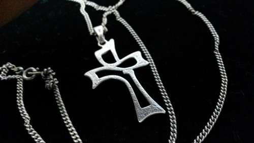 STERLING SILVER NECKLACE PLUS CROSS PENDANT.