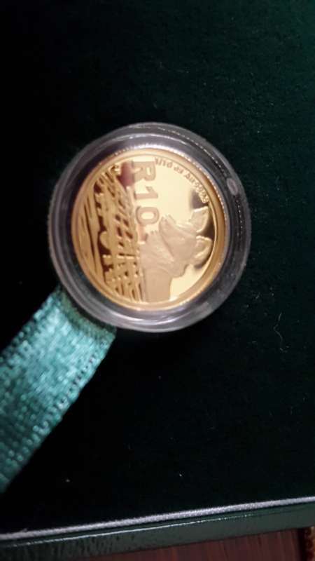 2012 NATURA 24 ct GOLD 1/10th R10. THE AFRICAN PAINTED WOLF