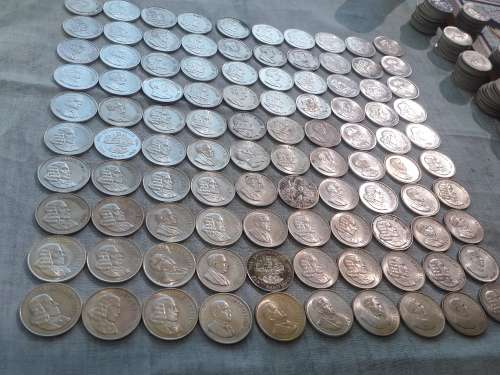 A MAGNIFICENT COLLECTION OF 100 HIGH GRADE SILVER R1 's