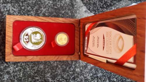 2006  SOCCER CITY LAUNCH SET. LOW MINTAGE OF 300 ONLY.  1/4 OZ 24CT R2 plus 1 OZ STERLING SILVER R2