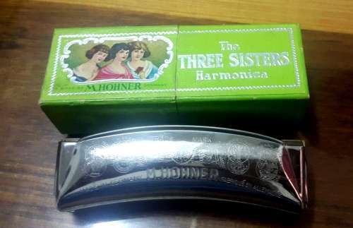 VINTAGE 3 SISTERS HOHNER HARMONICA. PRISTINE CONDITION WITH BOX